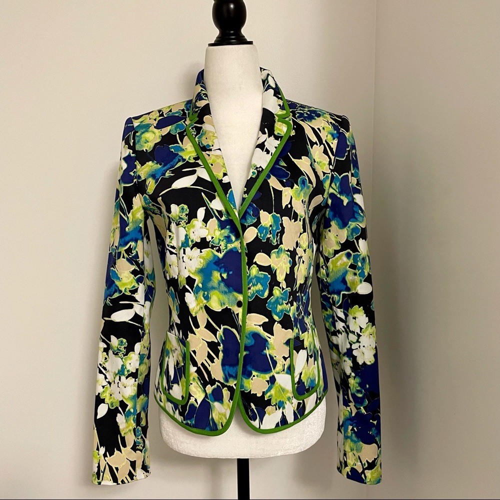 T Tahari floral print two button jacket with patch pockets